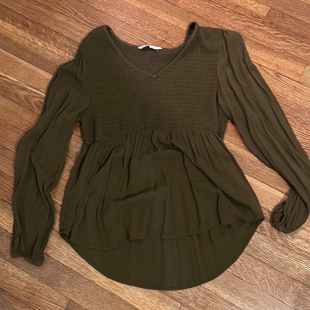 Adorable hunter green dress shirt, never worn new with tags, stretchy!